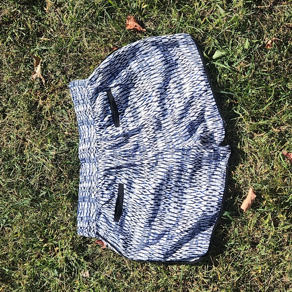 AVA CHRISTINE ▪︎ Abstract Geometric Pattern Shorts w/ Pockets, EUC - Picture 4 of 7